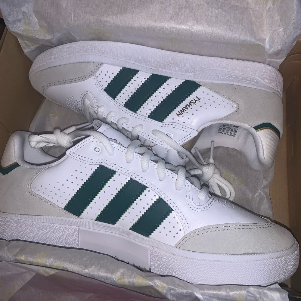 Adidas tyshawn low for men